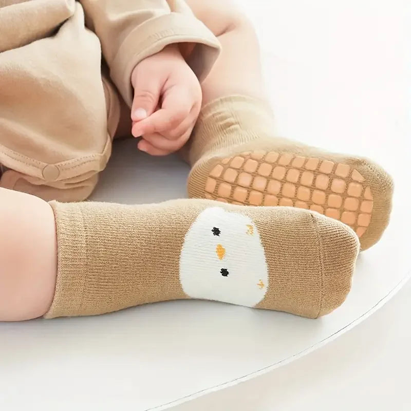 6 pairs of children's anti-slip floor socks, featuring cute cartoon animal patterns such as fox and bear, are suitable for boys