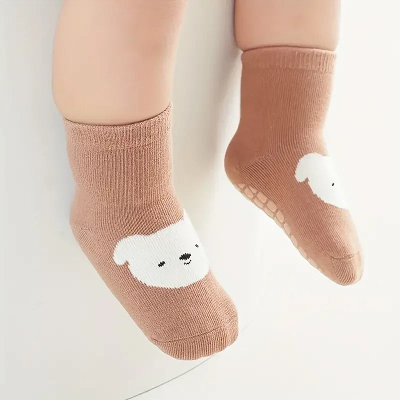 6 pairs of children's anti-slip floor socks, featuring cute cartoon animal patterns such as fox and bear, are suitable for boys