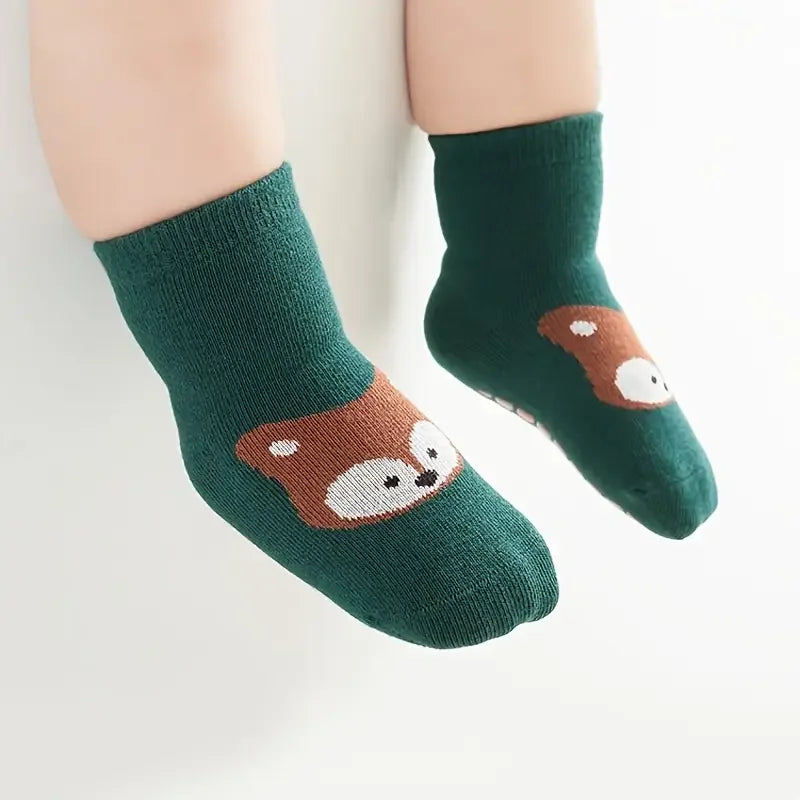 6 pairs of children's anti-slip floor socks, featuring cute cartoon animal patterns such as fox and bear, are suitable for boys